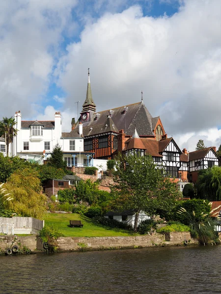 CHESTER CHESHIRE/UK - SEPTEMBER 16 : Houses along the River Dee — Stock Photo, Image