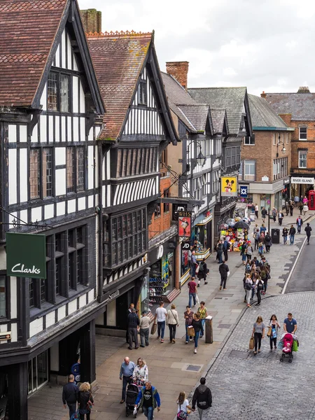 CHESTER CHESHIRE / UK - 16 SETTEMBRE: La gente fa shopping a Chester — Foto Stock