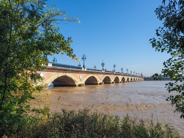 BURDEOS, GIRONDA / FRANCIA - 21 DE SEPTIEMBRE: Pont de Pierre — Foto de Stock