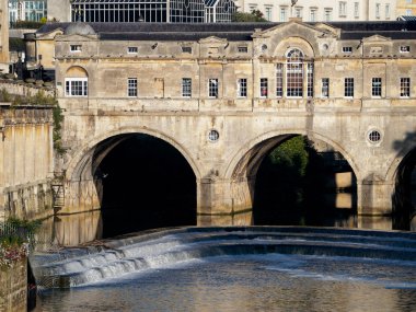 Bath, Somerset/Uk - Ekim 02: Pulteney köprü ve Wei görünümünü