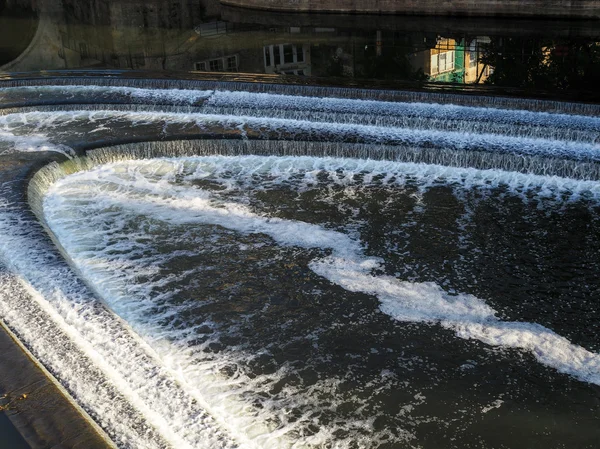 BAÑO, SOMERSET / UK - 02 DE OCTUBRE: Vista de Pulteney Weir en Bath S —  Fotos de Stock