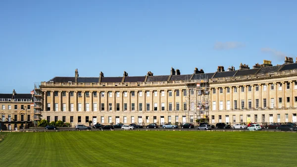 BATH, SOMERSET / UK - OTTOBRE 02: Case nella Mezzaluna Reale in — Foto Stock