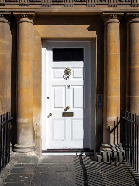 BATH, SOMERSET/UK - OCTOBER 02 : The Front Door of a House in th — Stock Photo, Image