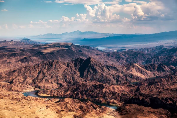 Las Vegas yakınındaki fırtına yaklaşırken dağlar — Stok fotoğraf