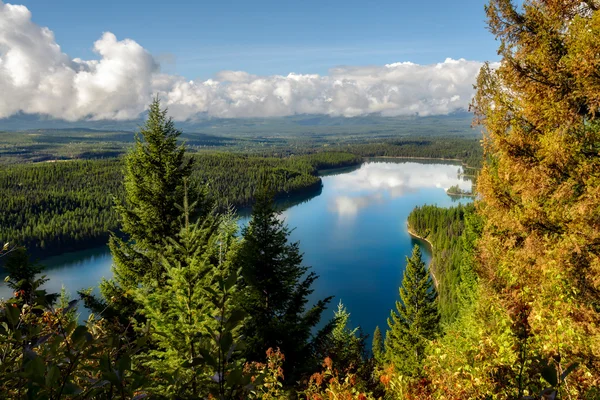 Escena otoñal en Holland Lake en Montana —  Fotos de Stock