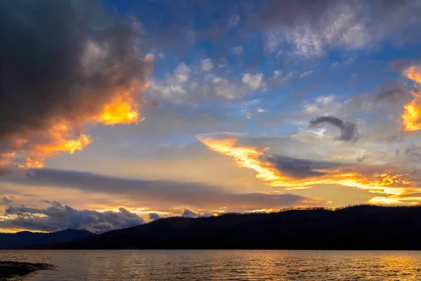 Sonnenuntergang am Lake mcdonald in montana — Stockfoto