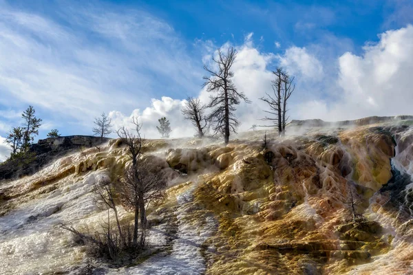 Mamut Hot Springs en el Parque Nacional de Yellowstone — Foto de Stock