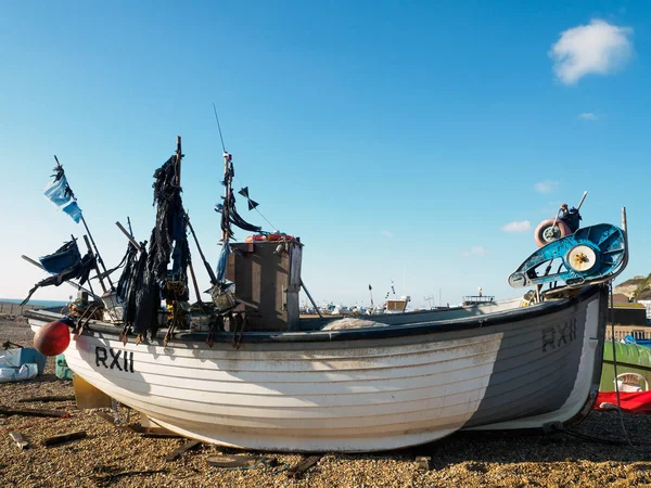 Hastings, East Sussex/Uk - November 06: Vissersboot op het worden — Stockfoto