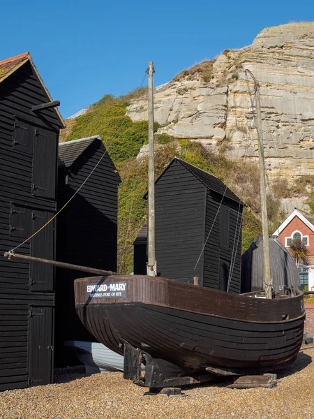HASTINGS, EAST SUSSEX / UK - NOVEMBER 06: Fishermen 's Sheds and B — стоковое фото