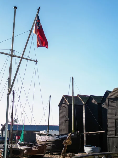 HASTINGS, EAST SUSSEX / UK - NOVEMBER 06: Fishermen 's Sheds and B — стоковое фото