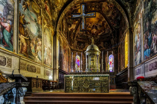 MONZA, ITALIA / EUROPA - 28 DE OCTUBRE: Vista interior de la Cátedra —  Fotos de Stock