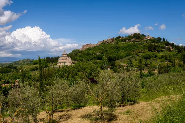 Montepulciano, Tuscany/Italien - 17 maj: Vy av San Biagio kyrka — Stockfoto