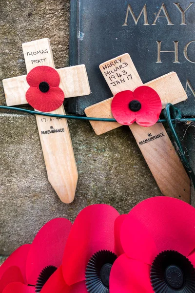 EAST GRINSTEAD WEST SUSSEX / UK - NOVEMBRO 13: Poppies on the War — Fotografia de Stock