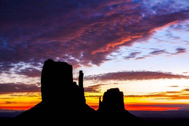 Sunrise Mittens Monument Valley Utah üzerinden
