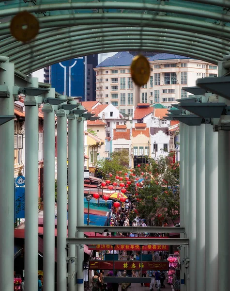 SINGAPOUR - 3 FÉVRIER : Marché chinois avec des lanternes pour célébrer — Photo