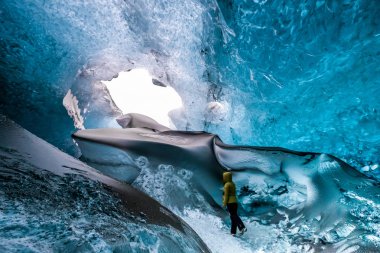 Jokulsarlon/İzlanda - Şubat 03: Kristal buz Mağarası yakınındaki Jokuls