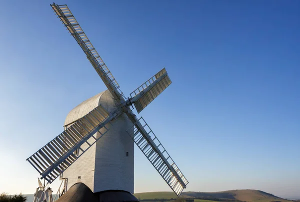 CLAYTON, EAST SUSSEX/UK - JANUARY 3 : Jill Windmill on a winter' — Stock Photo, Image