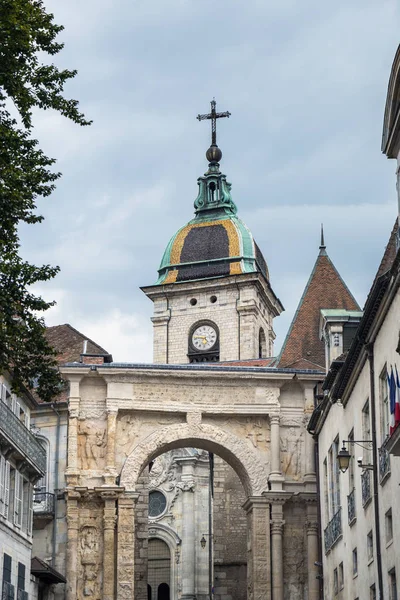 BESANCON/Frankrijk - September 13: Uitzicht op de kathedraal van St Jea — Stockfoto