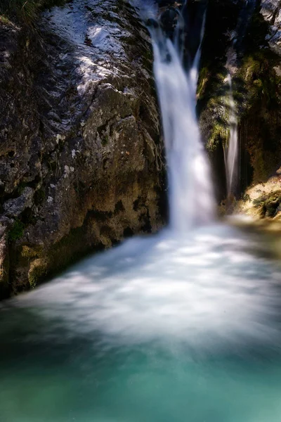 Wasserfall am Wildbach Val Vertova bei Bergamoos — Stockfoto