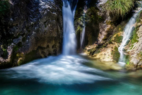 Водоспад в Валь Vertova торрент поблизу Бергамо — стокове фото