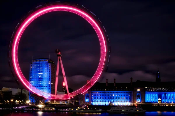 Londra/İngiltere'de - 20 Aralık: London Eye Lon gece görünümü — Stok fotoğraf