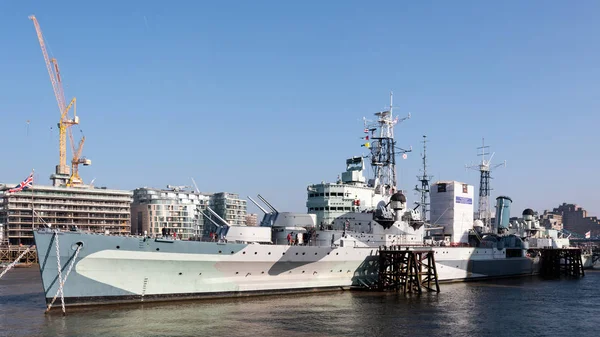LONDRA / UK - 13 FEBBRAIO: Veduta della HMS Belfast a Londra il 13 febbraio — Foto Stock