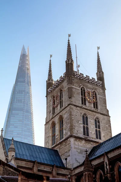 Londra/İngiltere - Şubat 13: Belfry Southwark Katedrali ile — Stok fotoğraf