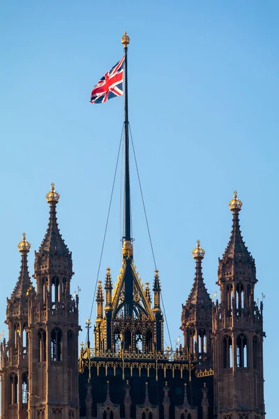 Londen/Verenigd Koninkrijk - 13 februari: Weergave van de zonovergoten huizen van het Parlement — Stockfoto