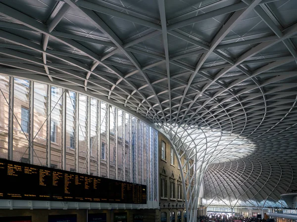 LONDRES / RU - 24 DE FEBRERO: Kings Cross Station en Londres en Febru — Foto de Stock