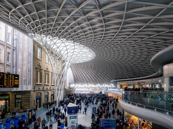 LONDRES / ROYAUME-UNI - 24 FÉVRIER : Kings Cross Station à Londres en février — Photo