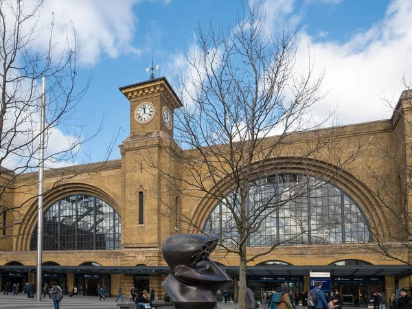 LONDRA / UK - 24 FEBBRAIO: Stazione Kings Cross a Londra il 24 febbraio — Foto Stock