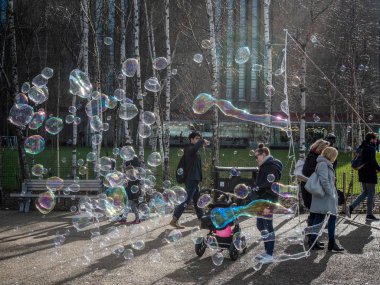 Londra/İngiltere - Şubat 24: Bubblemaker Th Southbank üzerinde