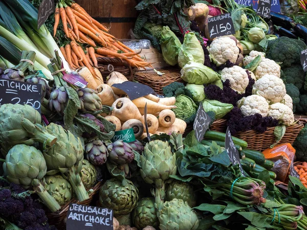 London / uk - 24. februar: gemüse zum verkauf auf dem borough market — Stockfoto