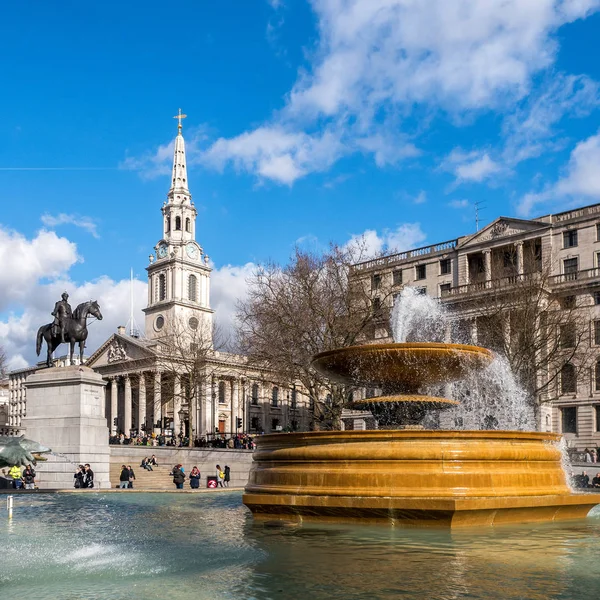 Londyn/Uk - 24 lutego: Widok na plac Trafalgar Square w Londynie na — Zdjęcie stockowe