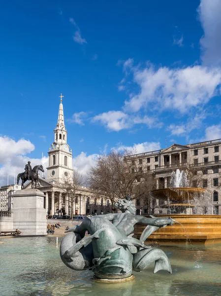 Londyn/Uk - 24 lutego: Widok na plac Trafalgar Square w Londynie na — Zdjęcie stockowe