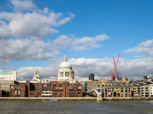 Londra/İngiltere - Şubat 24: Tarihi Londra manzarası görünümünü — Stok fotoğraf