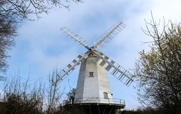 SHIPLEY, WEST SUSSEX/UK - MARCH 16 : King's Mill or Vincent's Mi — Stock Photo, Image