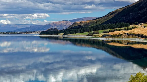 Vista panorámica del lago Hawea — Foto de Stock