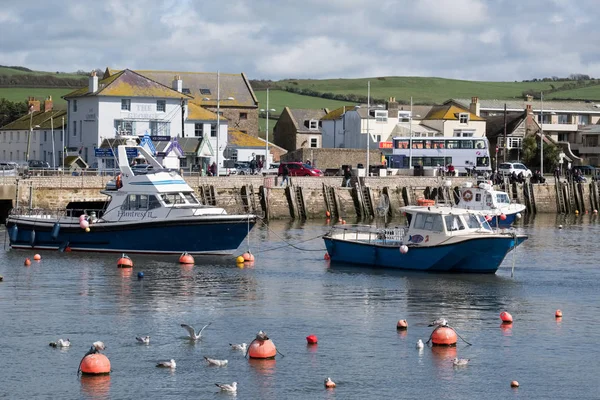 Lyme Regis, / Velká Británie - 22. března: Lodě v přístavu v Lyme — Stock fotografie