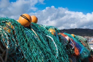 Lyme Regis, Dorset/Uk - 22 Mart: Balık ağlarına ve liman bir