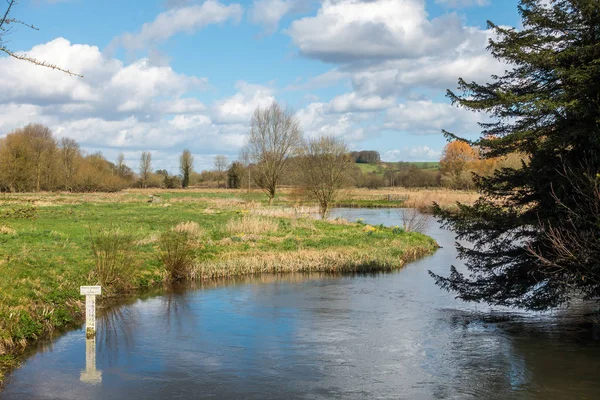 Pohled na řeku testu v Hampshire — Stock fotografie