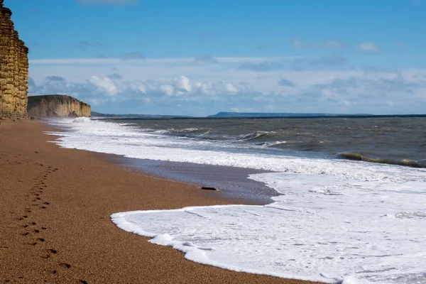 LYME REGIS, DORSET / UK - MARÇO 22: Linha costeira jurássica em Lyme Re — Fotografia de Stock