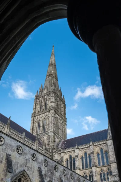 Salisbury, Wiltshire/Uk - 21. března: Vnější pohled ze Salisbury — Stock fotografie