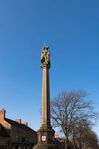Moreton-In-Marsh, Gloucestershire/Uk - 24 mars: Statyn av St. — Stockfoto