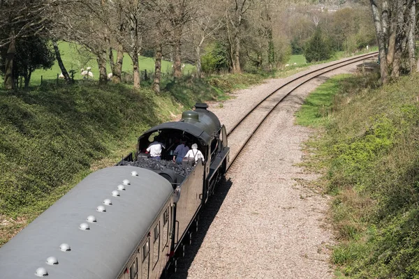 East Grinstead, Sussex/Uk - 06 kwietnia: Pociąg parowy na Bluebe — Zdjęcie stockowe