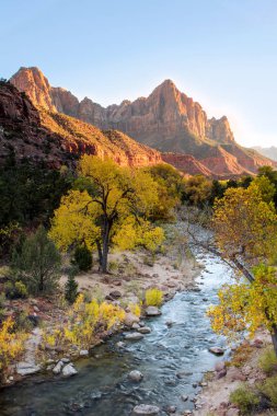 gün batımında Virgin river