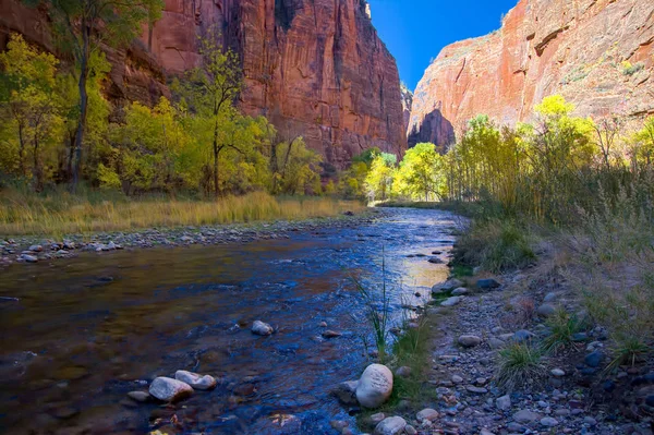 November zon valt op de rivier de virgin — Stockfoto