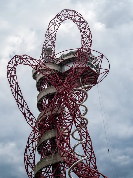 伦敦/英国-5 月 13 日︰ 在曲安塞乐米塔尔轨道雕塑 — 图库照片