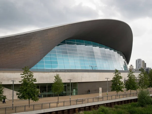 Londen/Uk - 13 mei: de London Aquatics Centre Building in Queen — Stockfoto