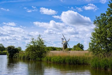 Barton çim, Norfolk/Uk - 23 Mayıs: Çim Fen değirmen Bart de görünüm